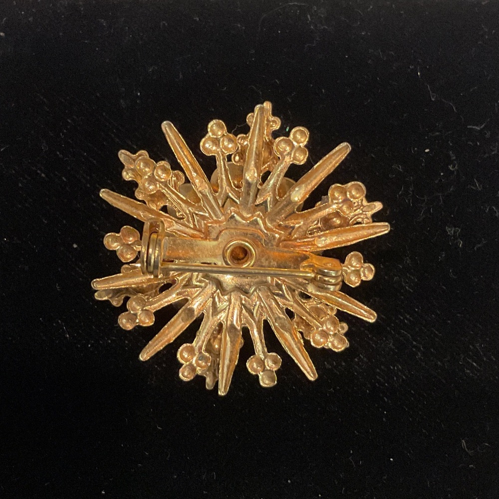 Elegant Gold and Blue Brooch - Picture 4 of 4